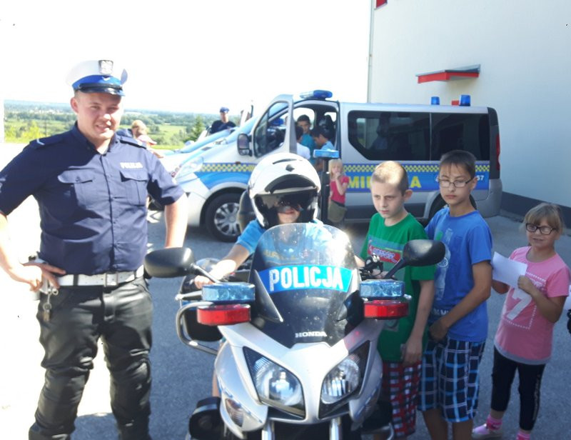 Wakacje z mundurowymi