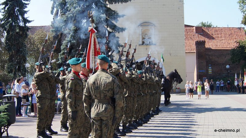 Uroczysta zbiórka przy Pomniku Nieznanego Żołnierza
