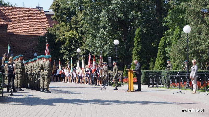 Uroczysta zbiórka przy Pomniku Nieznanego Żołnierza