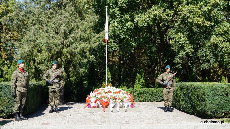 Uroczysta zbiórka przy Pomniku Nieznanego Żołnierza