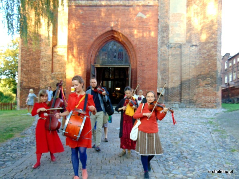 Anna Kaźmierak i Jarosław Cendrowski - Śniadania na deptaku