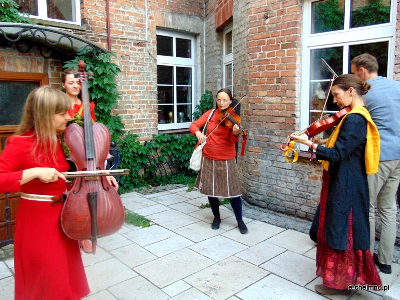 Anna Kaźmierak i Jarosław Cendrowski - Śniadania na deptaku