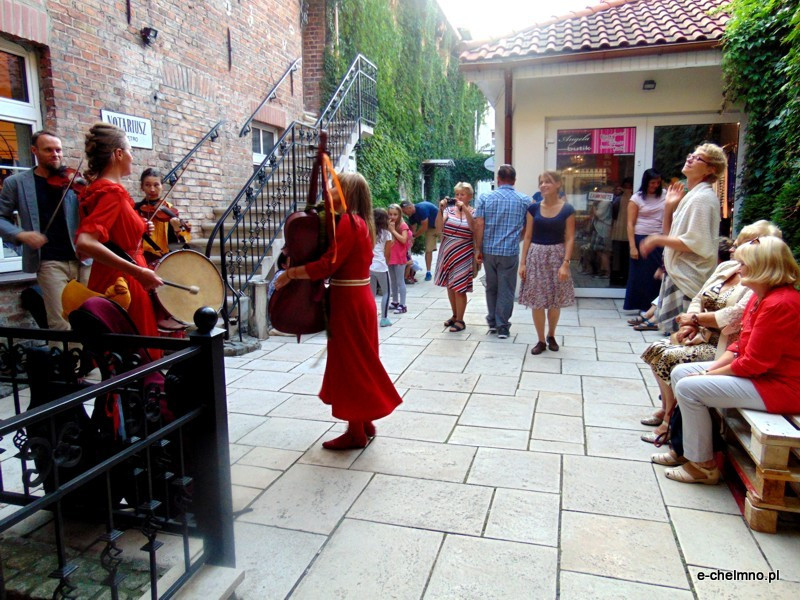 Anna Kaźmierak i Jarosław Cendrowski - Śniadania na deptaku