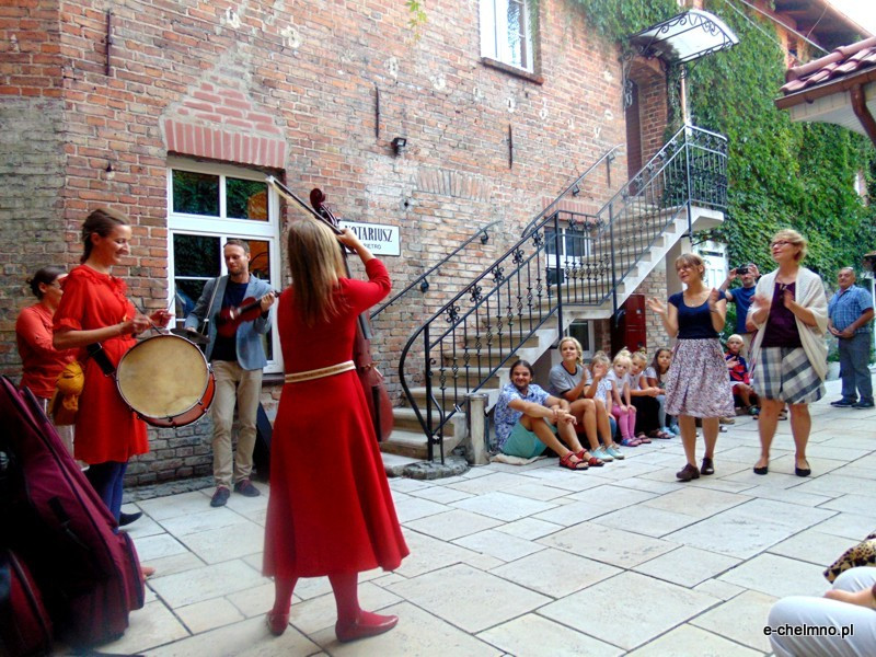 Anna Kaźmierak i Jarosław Cendrowski - Śniadania na deptaku
