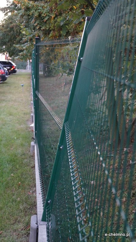 Pracownicy ZUM-u niszczą ogrodzenia (nagranie)