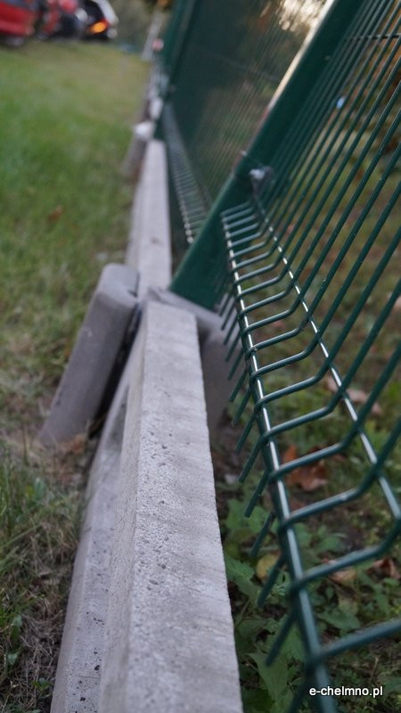 Pracownicy ZUM-u niszczą ogrodzenia (nagranie)