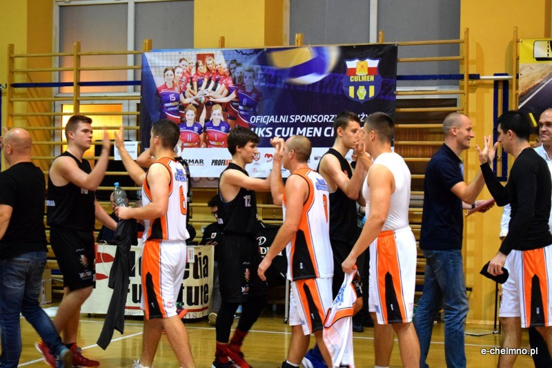 Zwycięstwo koszykarzy MEDOS MChKK Chełmno w meczu z drużyną NOVUM/ASTORIA Bydgoszcz