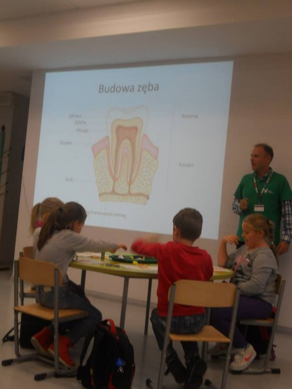 Dzieciaki kontra zębowe robaki