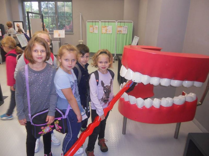 Dzieciaki kontra zębowe robaki