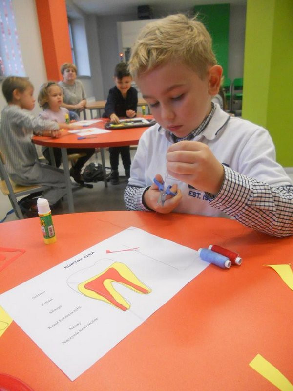 Dzieciaki kontra zębowe robaki