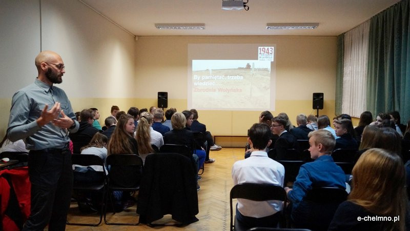 By pamiętać, trzeba wiedzieć? Zbrodnia Wołyńska