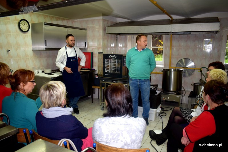 Prezentacja możliwości pieca konwekcyjno-parowego w stołówce Szkoły Podstawowej nr 2