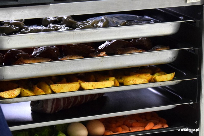 Prezentacja możliwości pieca konwekcyjno-parowego w stołówce Szkoły Podstawowej nr 2