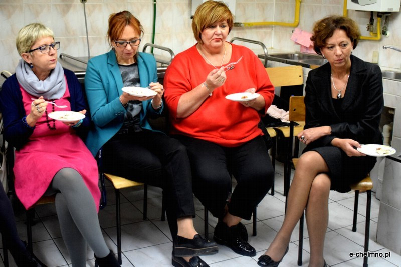 Prezentacja możliwości pieca konwekcyjno-parowego w stołówce Szkoły Podstawowej nr 2