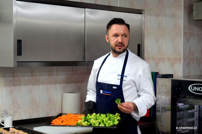 Prezentacja możliwości pieca konwekcyjno-parowego w stołówce Szkoły Podstawowej nr 2