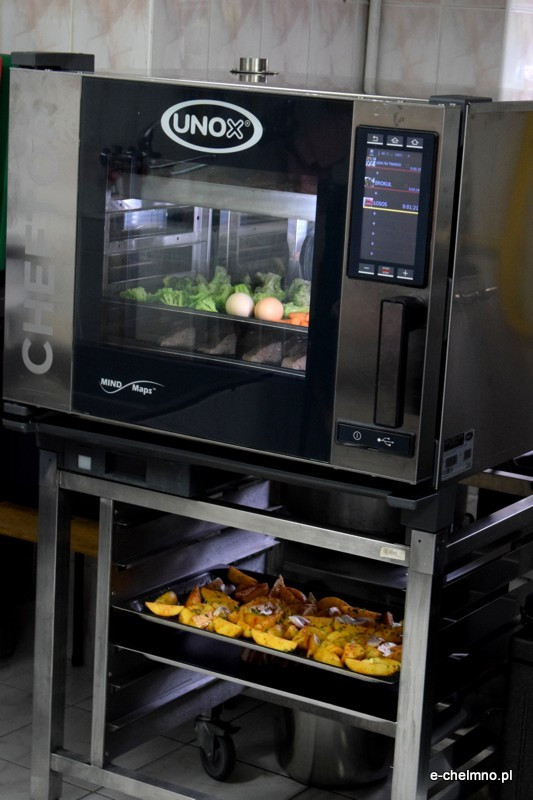 Prezentacja możliwości pieca konwekcyjno-parowego w stołówce Szkoły Podstawowej nr 2