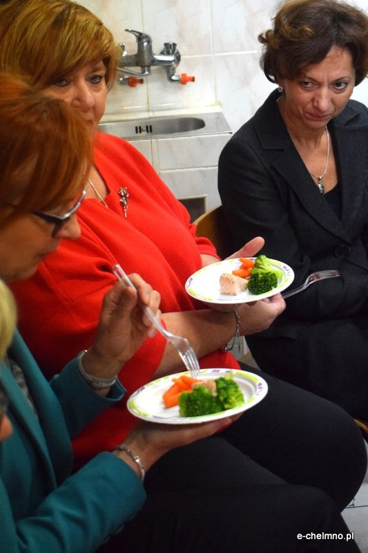 Prezentacja możliwości pieca konwekcyjno-parowego w stołówce Szkoły Podstawowej nr 2