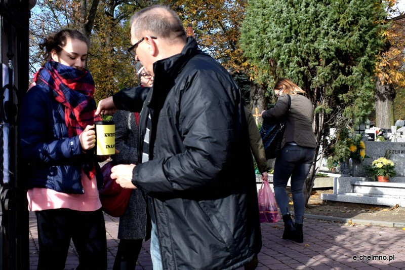 Kwesta na cmentarzu parafialnym
