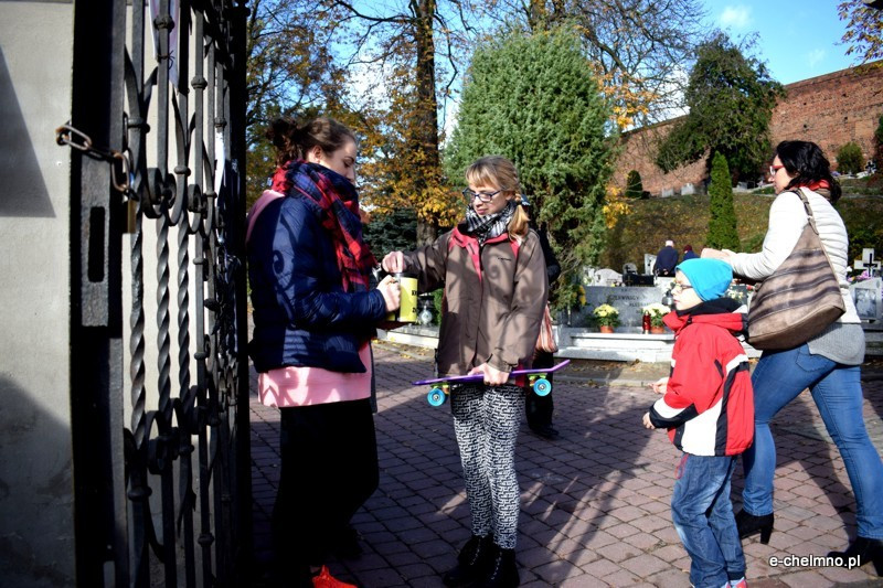 Kwesta na cmentarzu parafialnym