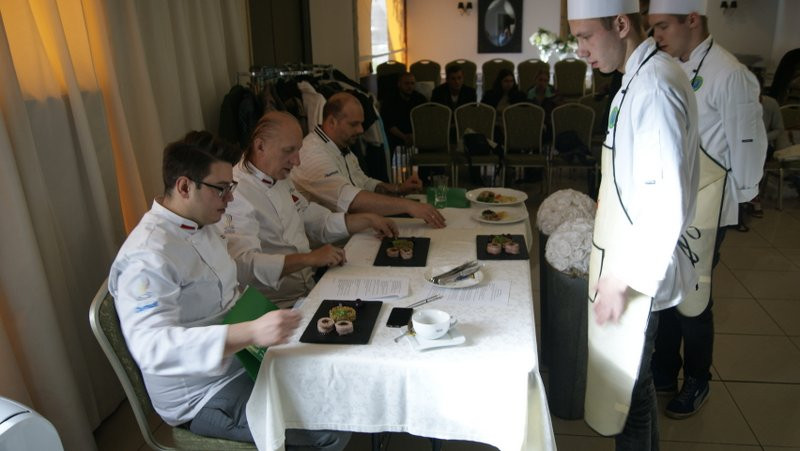 I miejsce uczniów ZSCKP w konkursie gastronomicznym w Villi Calvados w Bydgoszczy ?Świnia puławska jako rarytas regionalny?