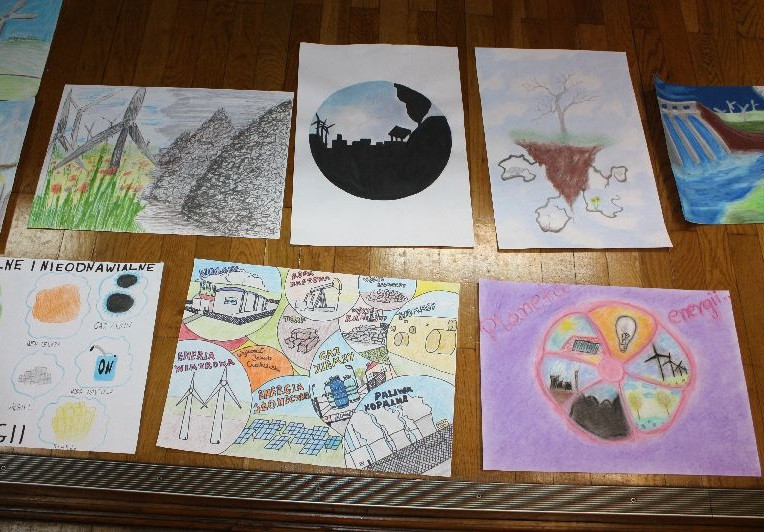 Laureaci konkursu plastycznego nagrodzeni w Starostwie Powiatowym