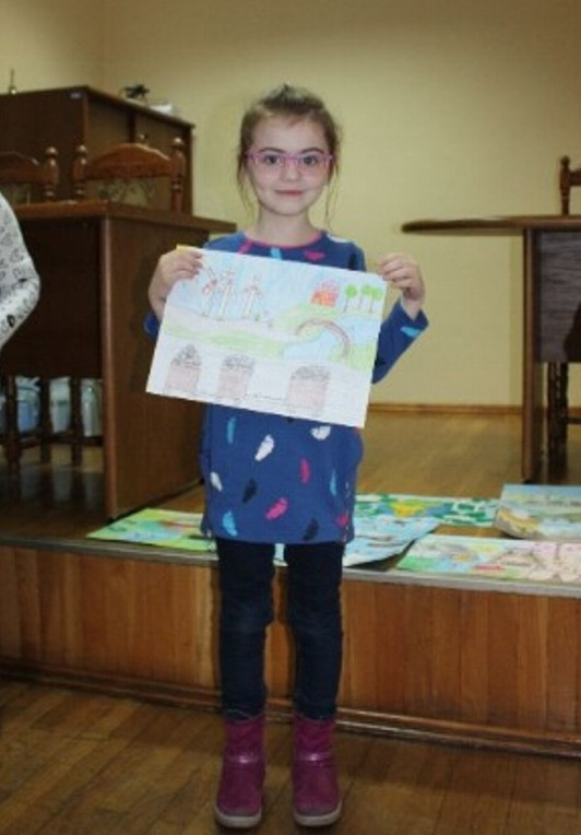 Laureaci konkursu plastycznego nagrodzeni w Starostwie Powiatowym