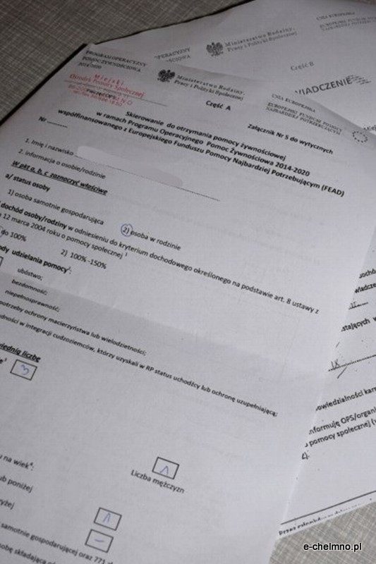 Wydawanie żywności w Chełmnie ze środków Europejskiego Funduszu Pomocy Najbardziej Potrzebującym