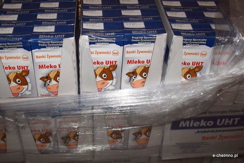 Wydawanie żywności w Chełmnie ze środków Europejskiego Funduszu Pomocy Najbardziej Potrzebującym