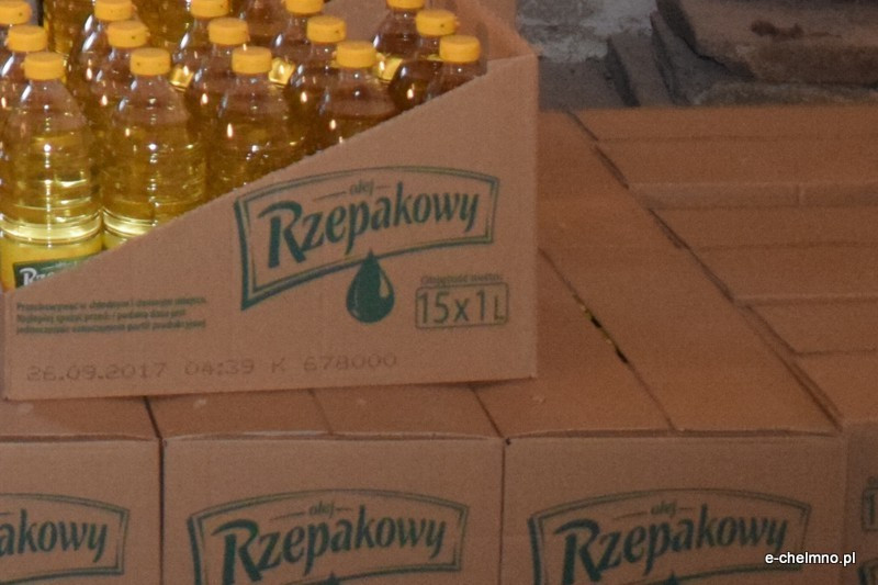 Wydawanie żywności w Chełmnie ze środków Europejskiego Funduszu Pomocy Najbardziej Potrzebującym