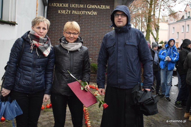 Marsz milczenia i inscenizacja z okazji Światowego Dnia Walki z AIDS w Katolickim Liceum i Gimnazjum Księży Pallotynów