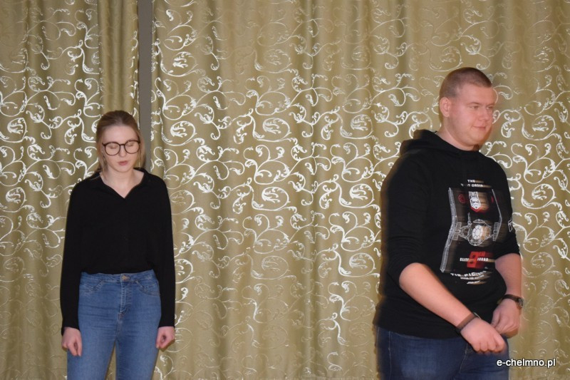 Marsz milczenia i inscenizacja z okazji Światowego Dnia Walki z AIDS w Katolickim Liceum i Gimnazjum Księży Pallotynów