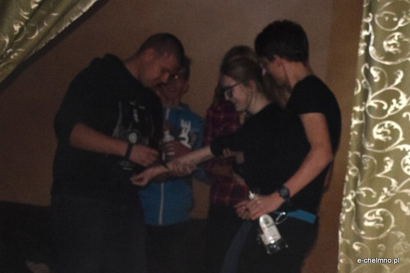 Marsz milczenia i inscenizacja z okazji Światowego Dnia Walki z AIDS w Katolickim Liceum i Gimnazjum Księży Pallotynów