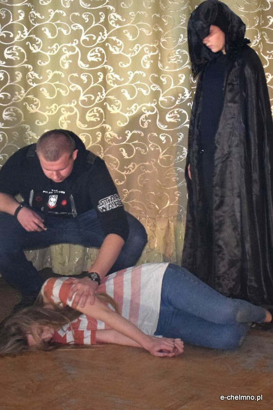 Marsz milczenia i inscenizacja z okazji Światowego Dnia Walki z AIDS w Katolickim Liceum i Gimnazjum Księży Pallotynów