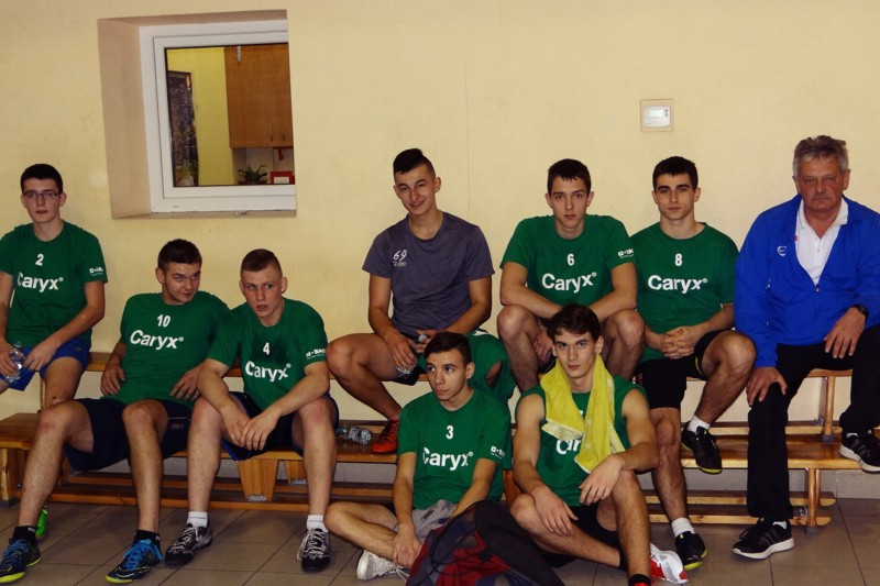 Siatkarskie drużyny reprezentacji ZS CKP z Grubna na turnieju o Puchar Dyrektora ZSR w Brodnicy