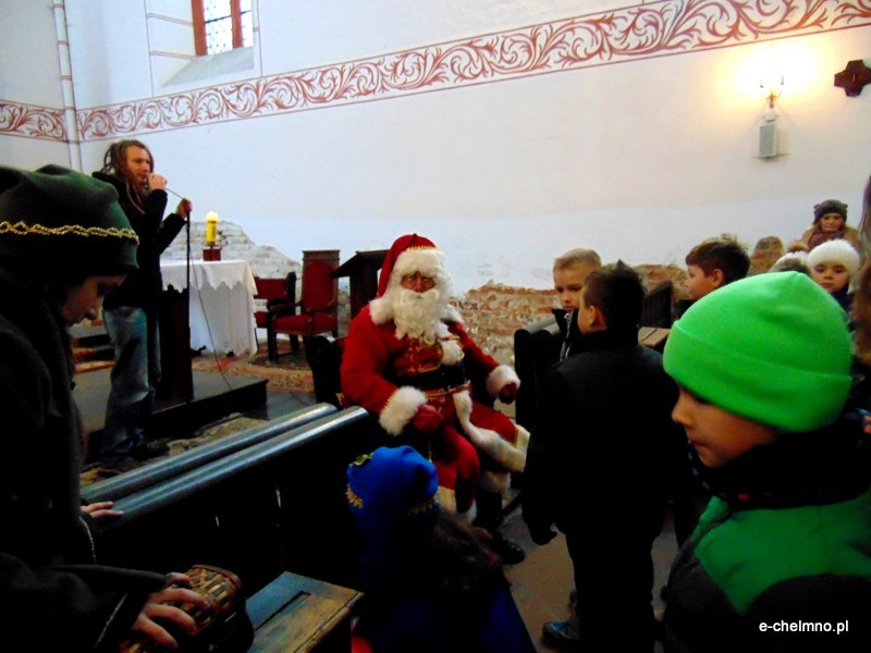 Msza z udziałem Świętego Mikołaja w kościele gimnazjalnym