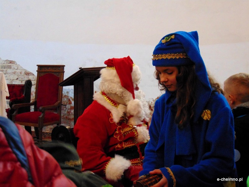 Msza z udziałem Świętego Mikołaja w kościele gimnazjalnym