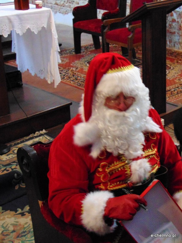 Msza z udziałem Świętego Mikołaja w kościele gimnazjalnym