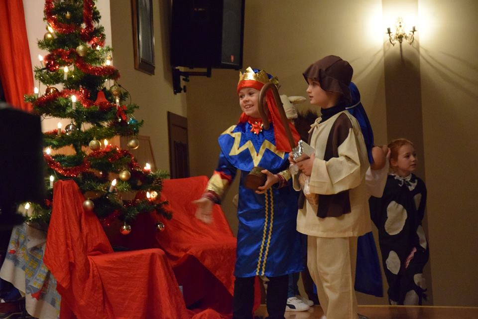 Radosna Wigilia rodziców, uczniów oraz grona pedagogicznego Katolickiego Pallotyńskiego Liceum, Gimnazjum i Szkoły Podstawowej w Chełmnie