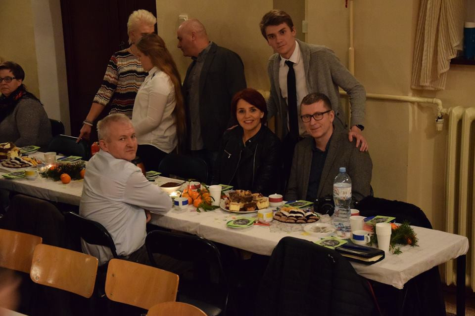 Radosna Wigilia rodziców, uczniów oraz grona pedagogicznego Katolickiego Pallotyńskiego Liceum, Gimnazjum i Szkoły Podstawowej w Chełmnie