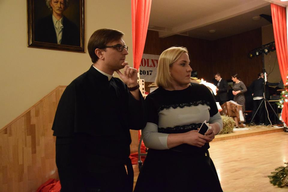 Radosna Wigilia rodziców, uczniów oraz grona pedagogicznego Katolickiego Pallotyńskiego Liceum, Gimnazjum i Szkoły Podstawowej w Chełmnie