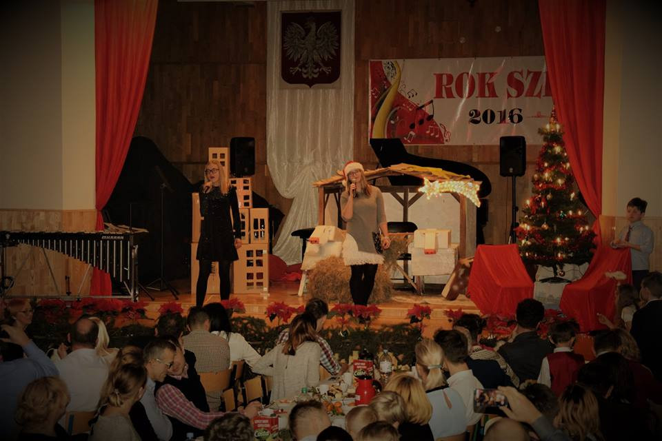 Radosna Wigilia rodziców, uczniów oraz grona pedagogicznego Katolickiego Pallotyńskiego Liceum, Gimnazjum i Szkoły Podstawowej w Chełmnie