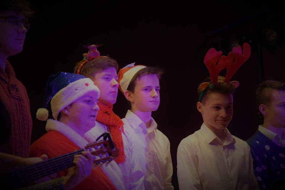 Radosna Wigilia rodziców, uczniów oraz grona pedagogicznego Katolickiego Pallotyńskiego Liceum, Gimnazjum i Szkoły Podstawowej w Chełmnie