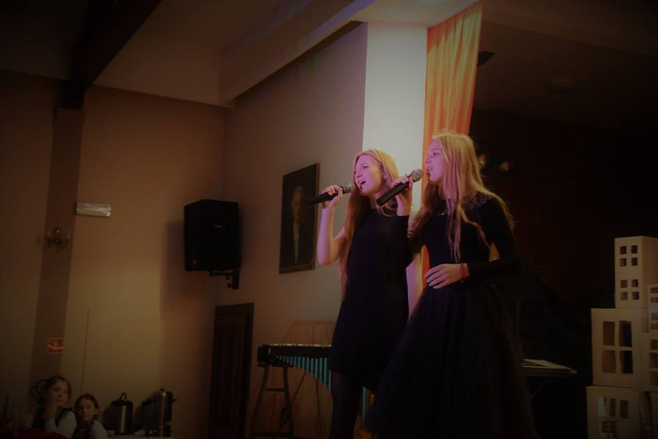 Radosna Wigilia rodziców, uczniów oraz grona pedagogicznego Katolickiego Pallotyńskiego Liceum, Gimnazjum i Szkoły Podstawowej w Chełmnie