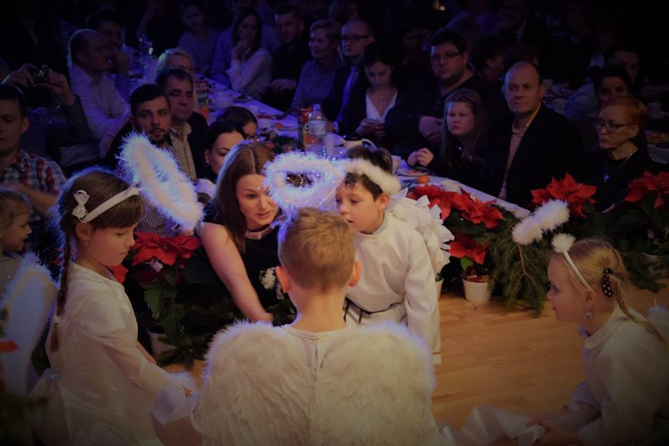 Radosna Wigilia rodziców, uczniów oraz grona pedagogicznego Katolickiego Pallotyńskiego Liceum, Gimnazjum i Szkoły Podstawowej w Chełmnie