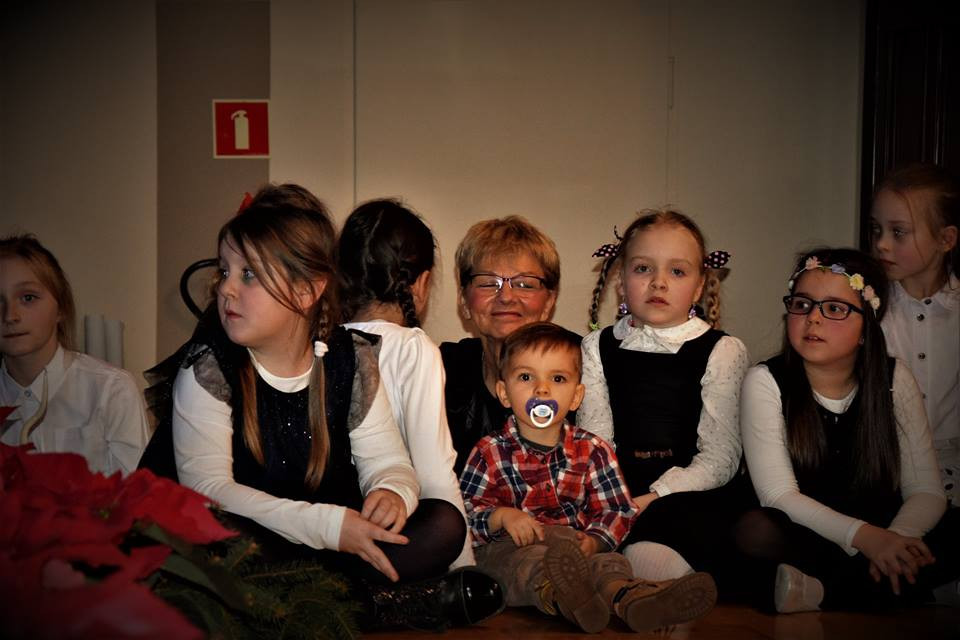 Radosna Wigilia rodziców, uczniów oraz grona pedagogicznego Katolickiego Pallotyńskiego Liceum, Gimnazjum i Szkoły Podstawowej w Chełmnie