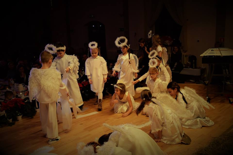 Radosna Wigilia rodziców, uczniów oraz grona pedagogicznego Katolickiego Pallotyńskiego Liceum, Gimnazjum i Szkoły Podstawowej w Chełmnie