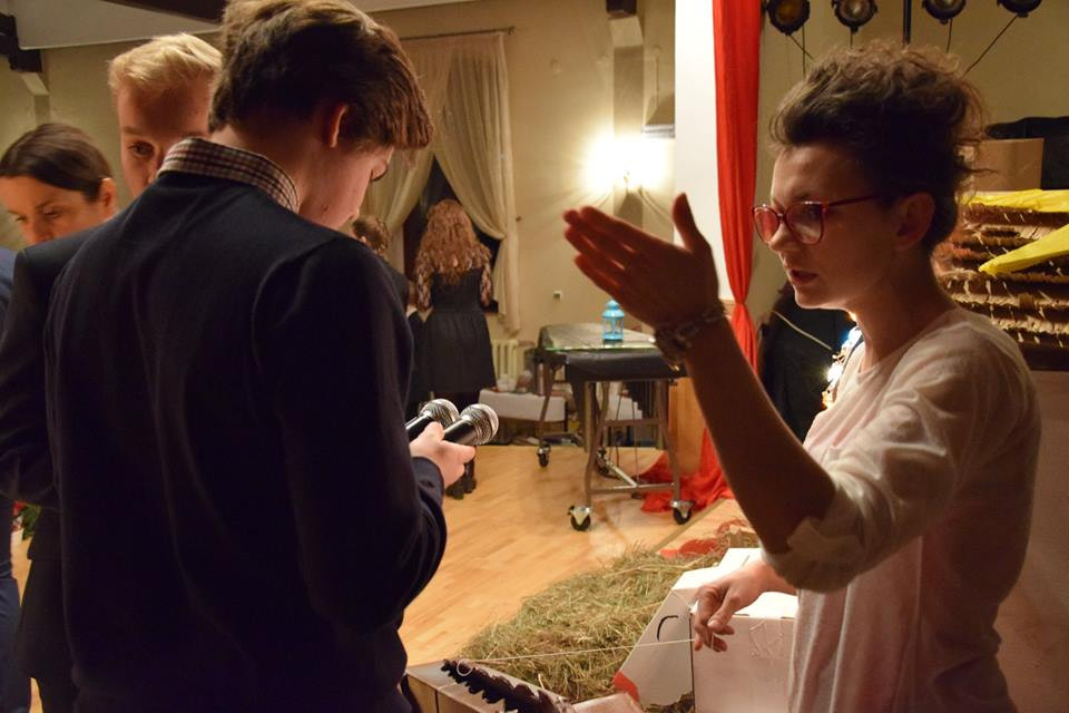 Radosna Wigilia rodziców, uczniów oraz grona pedagogicznego Katolickiego Pallotyńskiego Liceum, Gimnazjum i Szkoły Podstawowej w Chełmnie