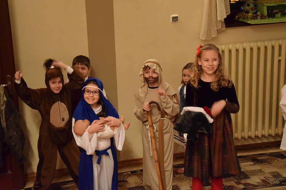 Radosna Wigilia rodziców, uczniów oraz grona pedagogicznego Katolickiego Pallotyńskiego Liceum, Gimnazjum i Szkoły Podstawowej w Chełmnie