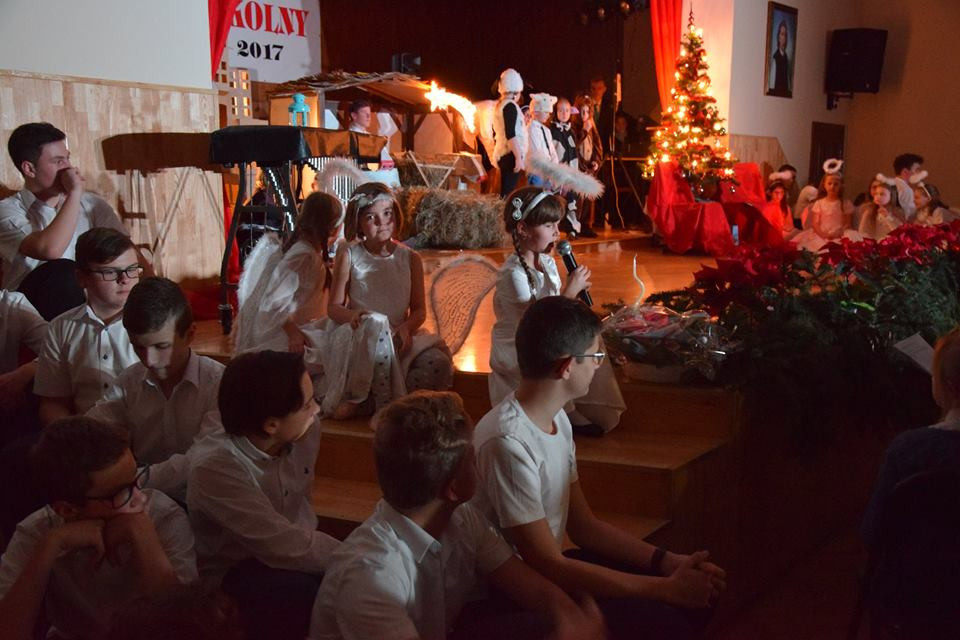 Radosna Wigilia rodziców, uczniów oraz grona pedagogicznego Katolickiego Pallotyńskiego Liceum, Gimnazjum i Szkoły Podstawowej w Chełmnie