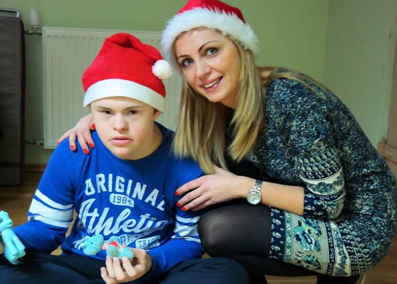 Podopieczni Specjalnego Ośrodka Szkolno-Wychowawczego przy Wigilijnym stole